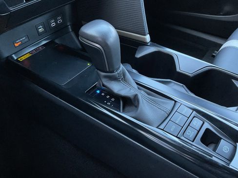 Used 2025 Toyota Camry SE image 37