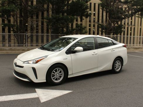Used 2019 Toyota Prius LE w/ Carpet Mat Package FWD image 12