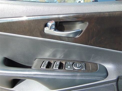 Used 2017 Kia Sorento LX image 20