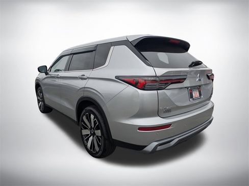 New 2025 Mitsubishi Outlander SE image 5