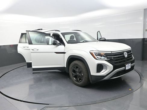 New 2026 Volkswagen Atlas Peak Edition AWD/4WD image 30