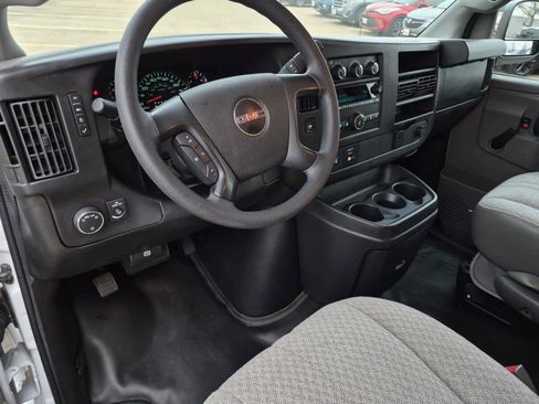 Certified 2016 GMC Savana 3500 image 18
