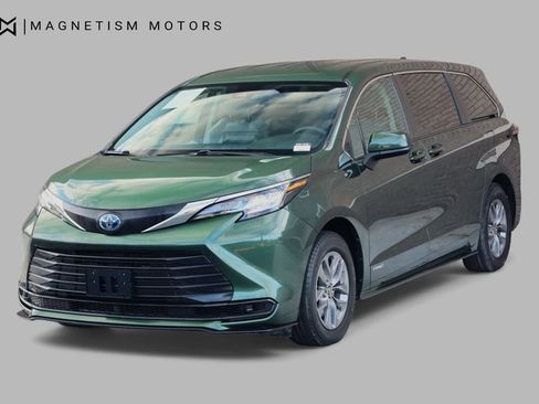 Used 2021 Toyota Sienna LE image 4