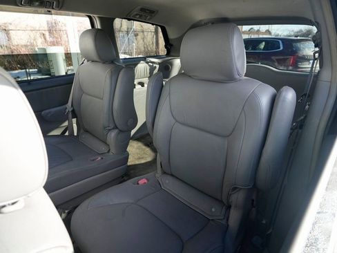 Used 2005 Toyota Sienna XLE image 28