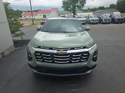 Used 2025 Chevrolet Equinox LT AWD/4WD image 3