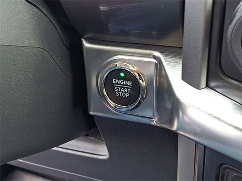 Used 2022 Ford F150 Lariat w/ Equipment Group 502A High image 14