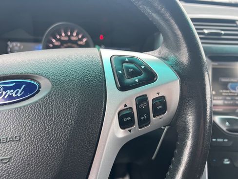 Used 2015 Ford Explorer XLT w/ Equipment Group 202A image 8