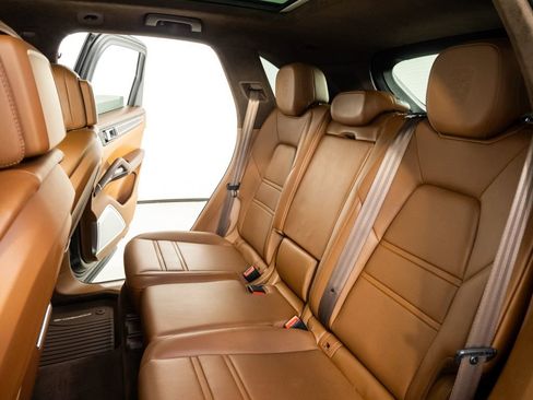 Certified 2023 Porsche Cayenne Turbo AWD/4WD image 22