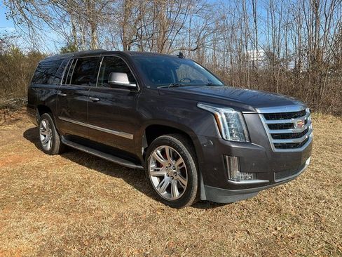 Used 2018 Cadillac Escalade ESV Luxury image 3