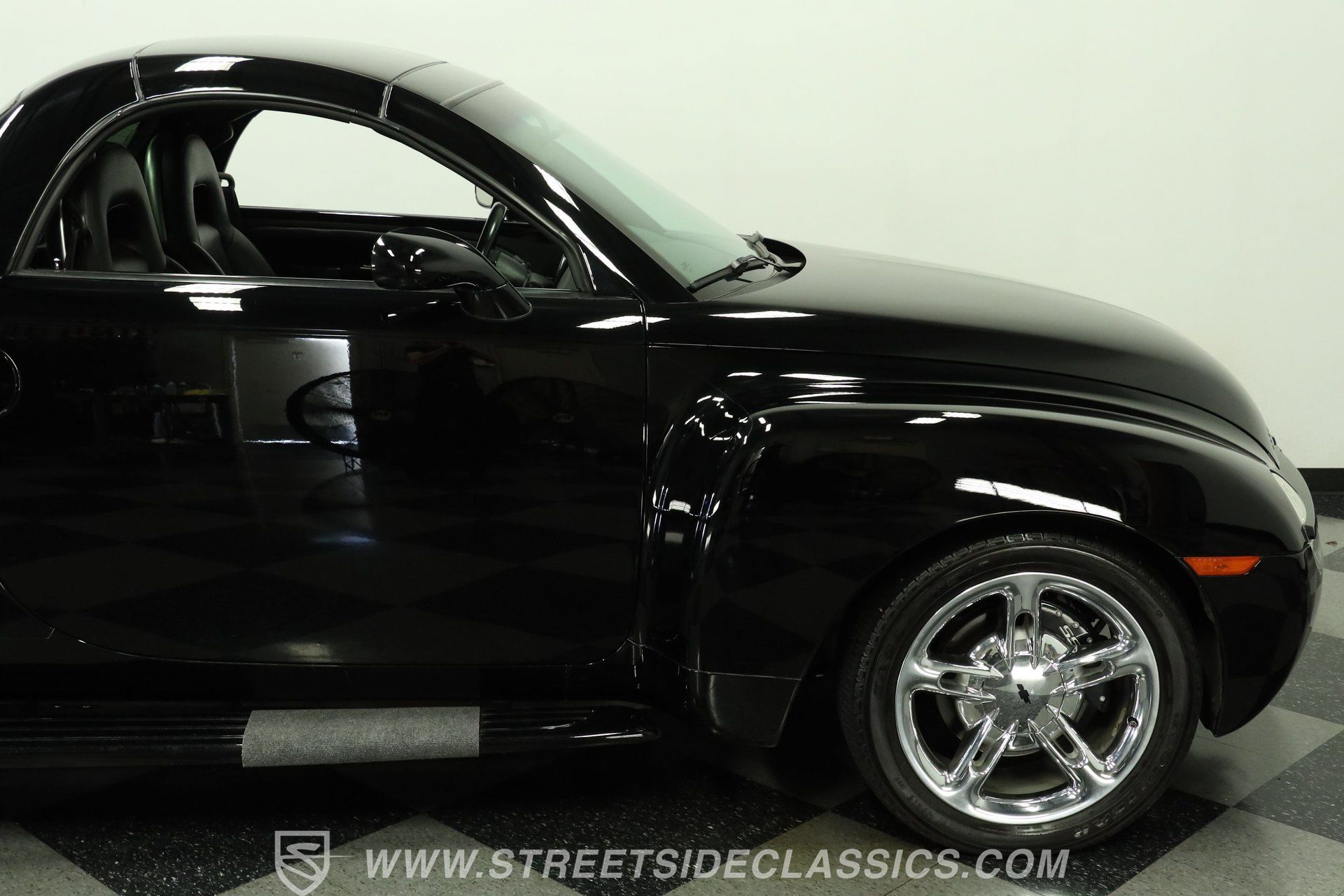 Used 2004 Chevrolet SSR w/ Preferred Equipment Group RWD image 29