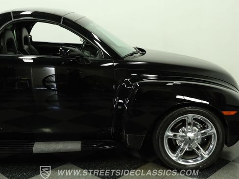 Used 2004 Chevrolet SSR w/ Preferred Equipment Group RWD image 29