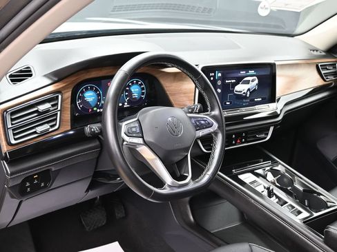 Used 2025 Volkswagen Atlas SE FWD image 18