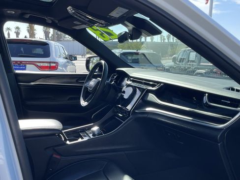 Certified 2023 Jeep Grand Cherokee Overland image 21