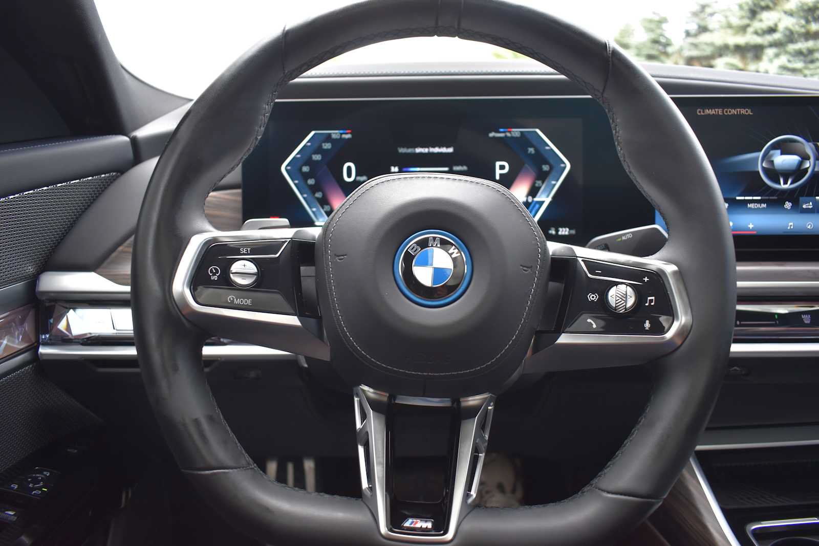 Used 2024 BMW i7 xDrive60 w/ Executive Package AWD/4WD image 25
