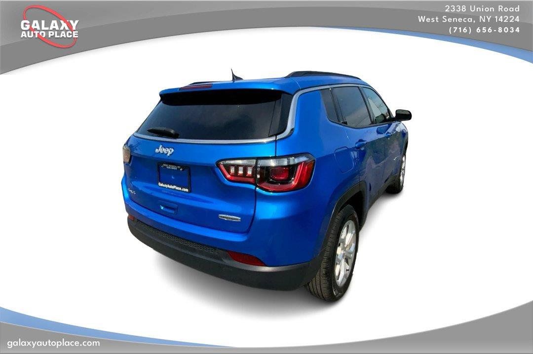 Used 2024 Jeep Compass Latitude AWD/4WD image 5