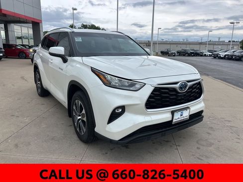 Certified 2020 Toyota Highlander XLE AWD/4WD image 4