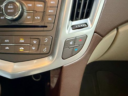 Used 2010 Cadillac SRX Luxury image 21