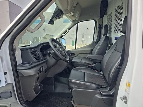 New 2026 Ford Transit 250 148 Medium Roof w/ Load Area Protection Package RWD image 3