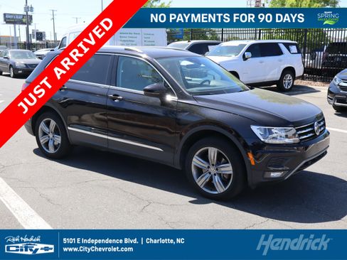 Used 2021 Volkswagen Tiguan SEL image 1