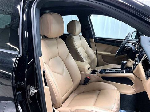 Used 2024 Porsche Macan image 30