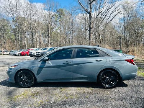 Used 2021 Hyundai Elantra SEL w/ Cargo Package image 3