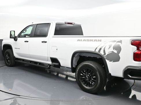 Used 2025 Chevrolet Silverado 2500 W/T image 5