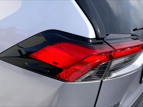 Used 2021 Toyota RAV4 XLE Premium AWD/4WD image 32