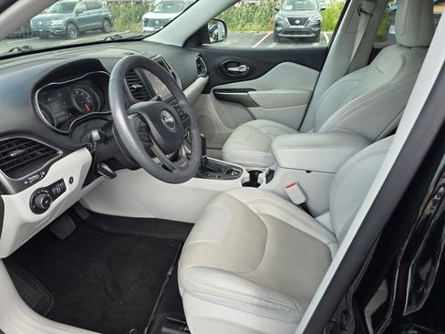 Used 2022 Jeep Cherokee Latitude Lux w/ Sun & Sound Group AWD/4WD image 6