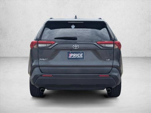 Used 2020 Toyota RAV4 LE FWD image 6