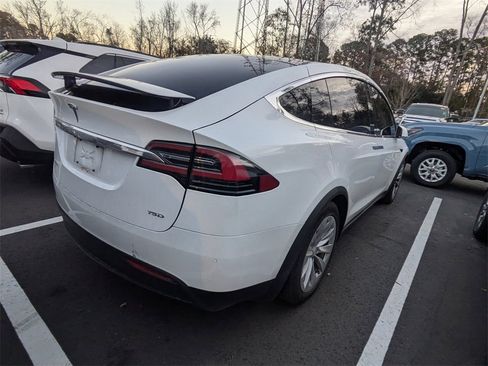 Used 2018 Tesla Model X 75D image 6