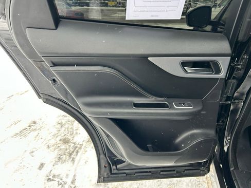 Used 2019 Jaguar F-PACE S image 13