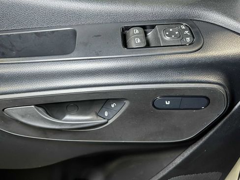 Used 2025 Mercedes-Benz Sprinter 2500 image 19