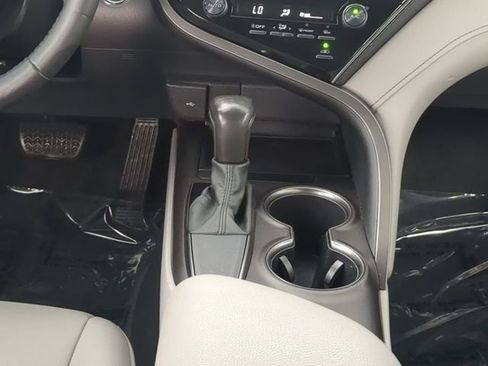 Used 2021 Toyota Camry SE w/ Convenience Package FWD image 18