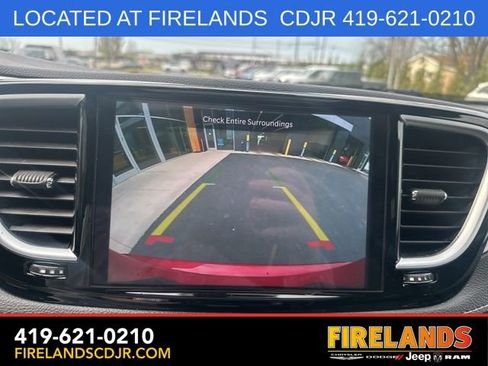 Used 2024 Chrysler Pacifica Limited w/ S Appearance Package FWD image 32