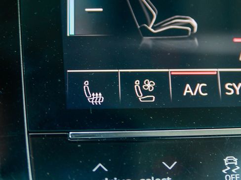 Used 2024 Audi Q8 e-tron Premium Plus image 28