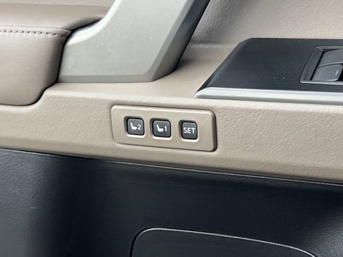 Used 2023 Lexus GX 460 Premium w/ Accessory Package AWD/4WD image 15