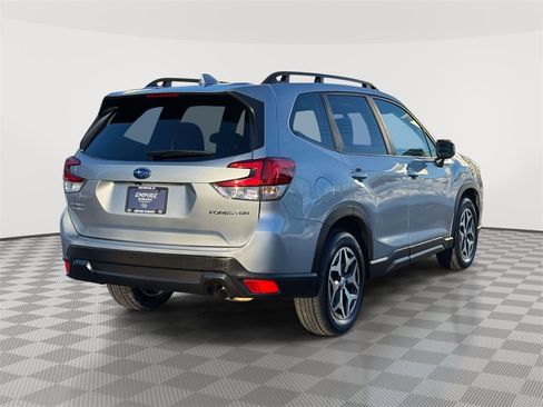 Used 2023 Subaru Forester Premium image 7