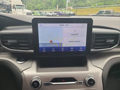 Used 2022 Ford Explorer XLT w/ Equipment Group 202A AWD/4WD image 13
