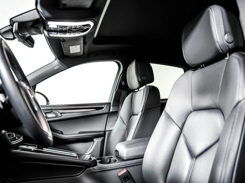 Certified 2023 Porsche Macan S AWD/4WD image 5