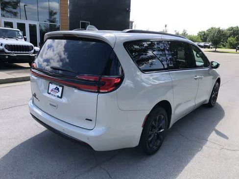Used 2021 Chrysler Pacifica Touring-L w/ S Appearance Package AWD/4WD image 6