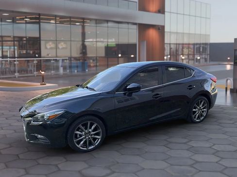 Used 2018 MAZDA MAZDA3 Touring FWD image 3