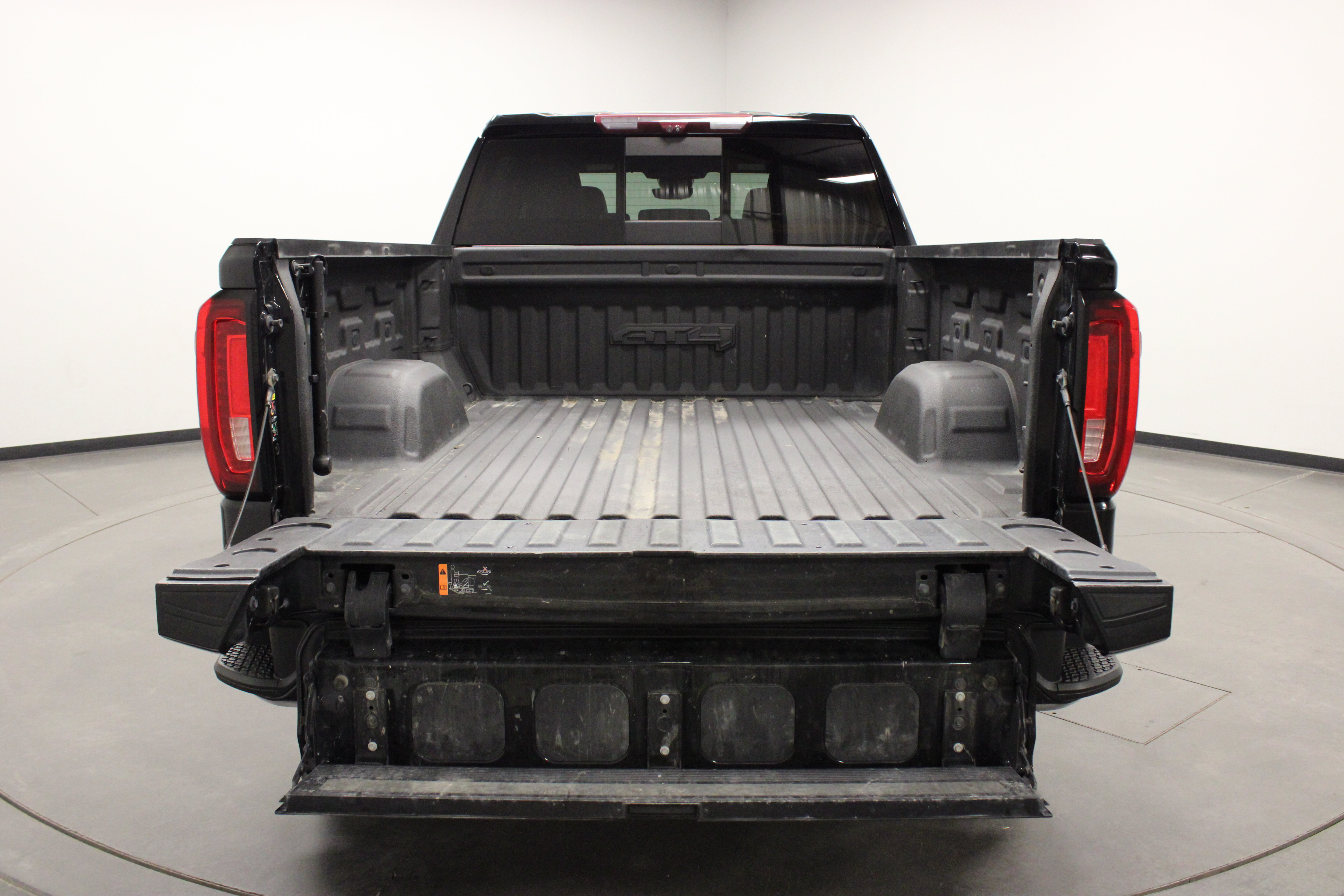 Used 2023 GMC Sierra 1500 AT4 w/ Technology Package AWD/4WD image 14