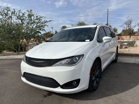 Used 2018 Chrysler Pacifica Touring Plus w/ S Appearance Package image 7