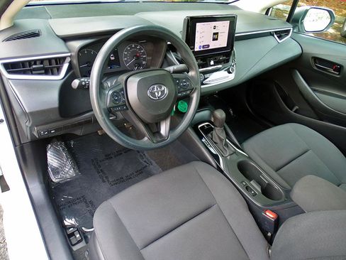 Used 2023 Toyota Corolla LE FWD image 18