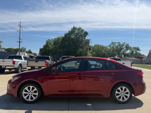 Used 2022 Toyota Corolla LE w/ Carpet Mat Package (TMS) FWD image 4