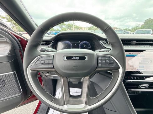 New 2026 Jeep Grand Cherokee L Limited w/ Limited Altitude Package AWD/4WD image 15