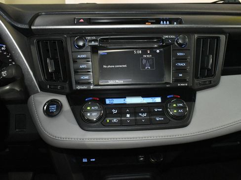 Used 2018 Toyota RAV4 XLE image 32