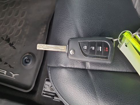 Used 2019 Toyota Camry SE image 28