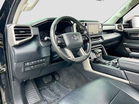 Used 2022 Toyota Tundra SR5 w/ SR5 Convenience Package AWD/4WD image 9
