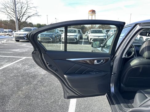 Used 2018 INFINITI Q50 Luxe w/ Essential Package (2.0T Luxe) image 29